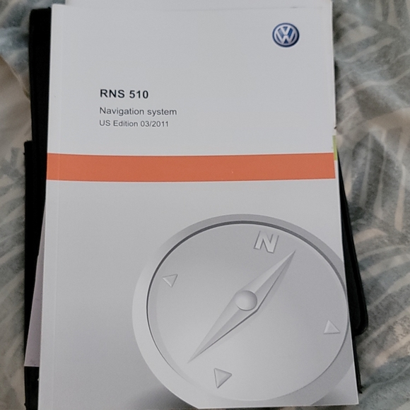 VW Paasat owners manual with leather case - Picture 3 of 4